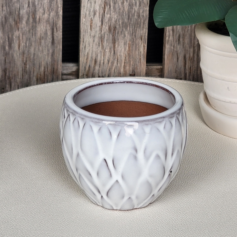 DEROMA white glossy glazed textured TERRACOTTA succulent planter - Picture 4 of 6